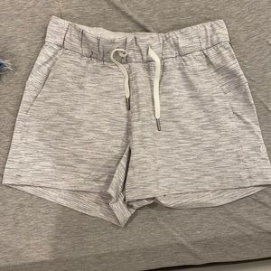 Lululemon Stroll at Sundown 3’ Shorts